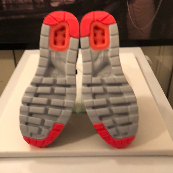 NIKE AIR MAX ZERO ESSENTIAL SIZE 11 RED & BLACK - Picture 5 of 8